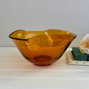 Vintage Glass Amber Bowl Large Golden Glass Fruit Bowl Wavy Rim Punch Bowl Antique Salad Bowl Retro Glassware MCM Serving Bowl Centerpiece