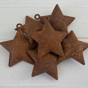 Cascabeles de estrella oxidada, recuerdos de boda rústicos, estrellas primitivas, juego de 6, recuerdos de fiesta vintage, adornos de metal, pequeñas campanillas artesanales de estrella oxidada