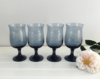 Vintage Blue Goblet Set of Floral Etched Glass Cup Set of 4 Dark Blue Wine Glasses Retro Drinking Glass MCM Stemmed Glassware for Hosting