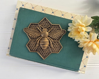 Small Gold Bee Wall Accent Vintage Style Tiny Bee Wall Decor for Cottage Kitchen Accent Minimalist Bee Nature Wall Art Mini Bee Wall Decor