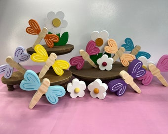 CHUNKY WOODEN DRAGONFLY or Daisy | Summer or Spring Tiered Tray Decor | Shelf Sitter | Memorial Gift | Windowsill | Gift for Mom | Farmhouse