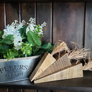 Primitive Wooden Carrots | Rustic Easter Decor | Farmhouse Kitchen Decor | Folk Carrot | Country Kitchen | Easter | Spring Table | Spring
