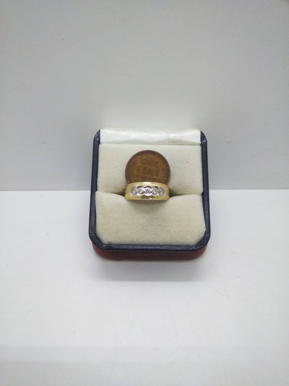 14k Gold Vintage Diamond Band  Size 6  Solid 14k … - image 5