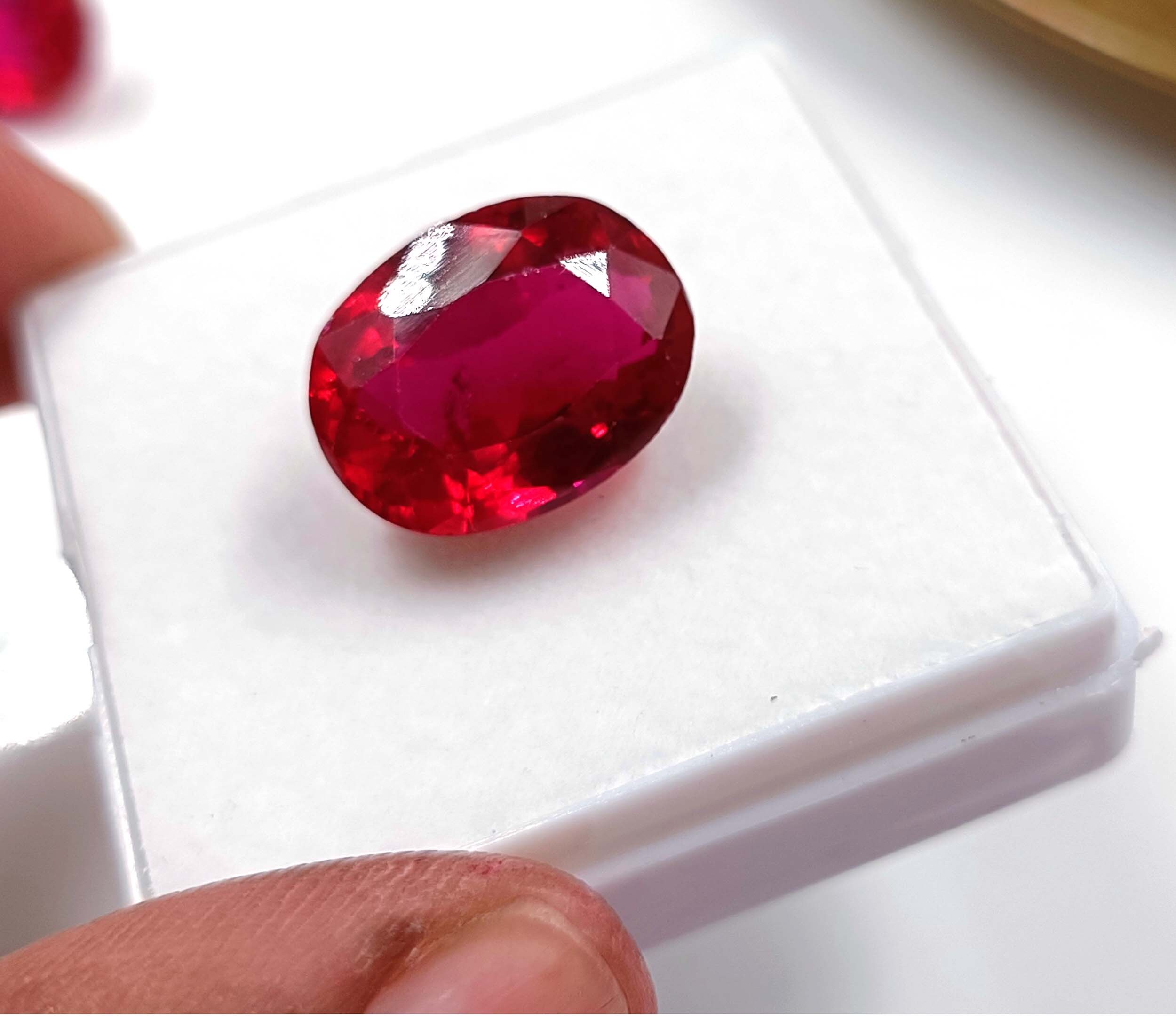 Rubis De Birmanie 1,85 Carats - Pierre Naturelle Ovale Jamais Montée - Qualité Exceptionnelle