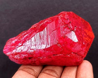 ルビー認定石 406.15カラット 天然アフリカンレッドルビー 51x51x20 mm ルビー認定石 406.15カラット 天然アフリカンレッドルビー 51x51x20 mm