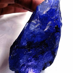 サファイヤ原石？　約2071g と言う事で購入　鑑定もしていません Amazon | GEMHUB 天然ブルーサファイア 原石 8~200カラット 原石