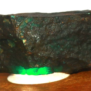 Emerald High-class Quality 6875 Carat Certified Natural Rich Green Emerald Rough Shape From Brazilian 144x70x74 mm Loose Gemstone Rough OKJ