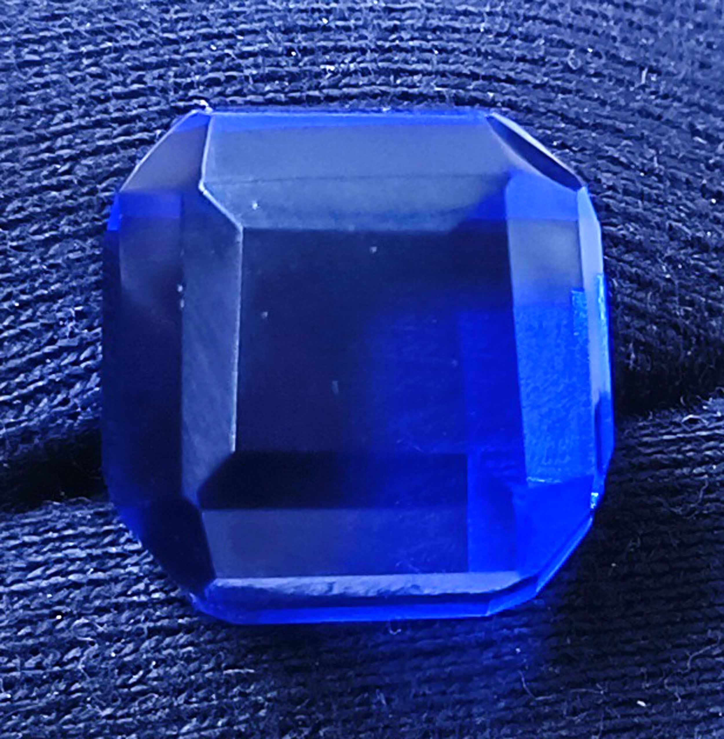 Saphir Bleu Rare 40 Carats - Forme Octogonale Facettée - Qualité AAA+ - Traité à L'huile