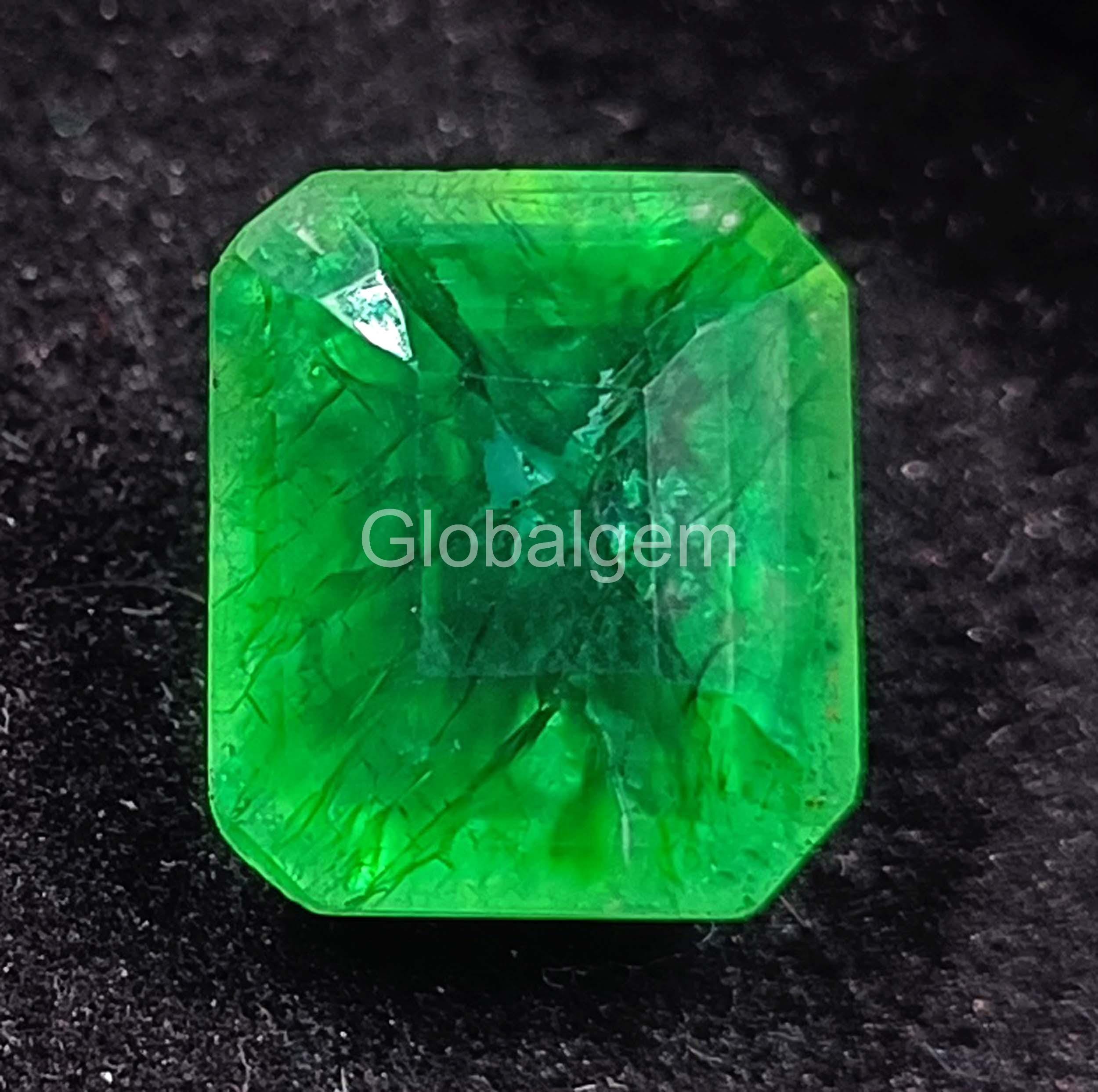 グリーンスモールエメラルド天然石 9カラット ファセットエメラルド