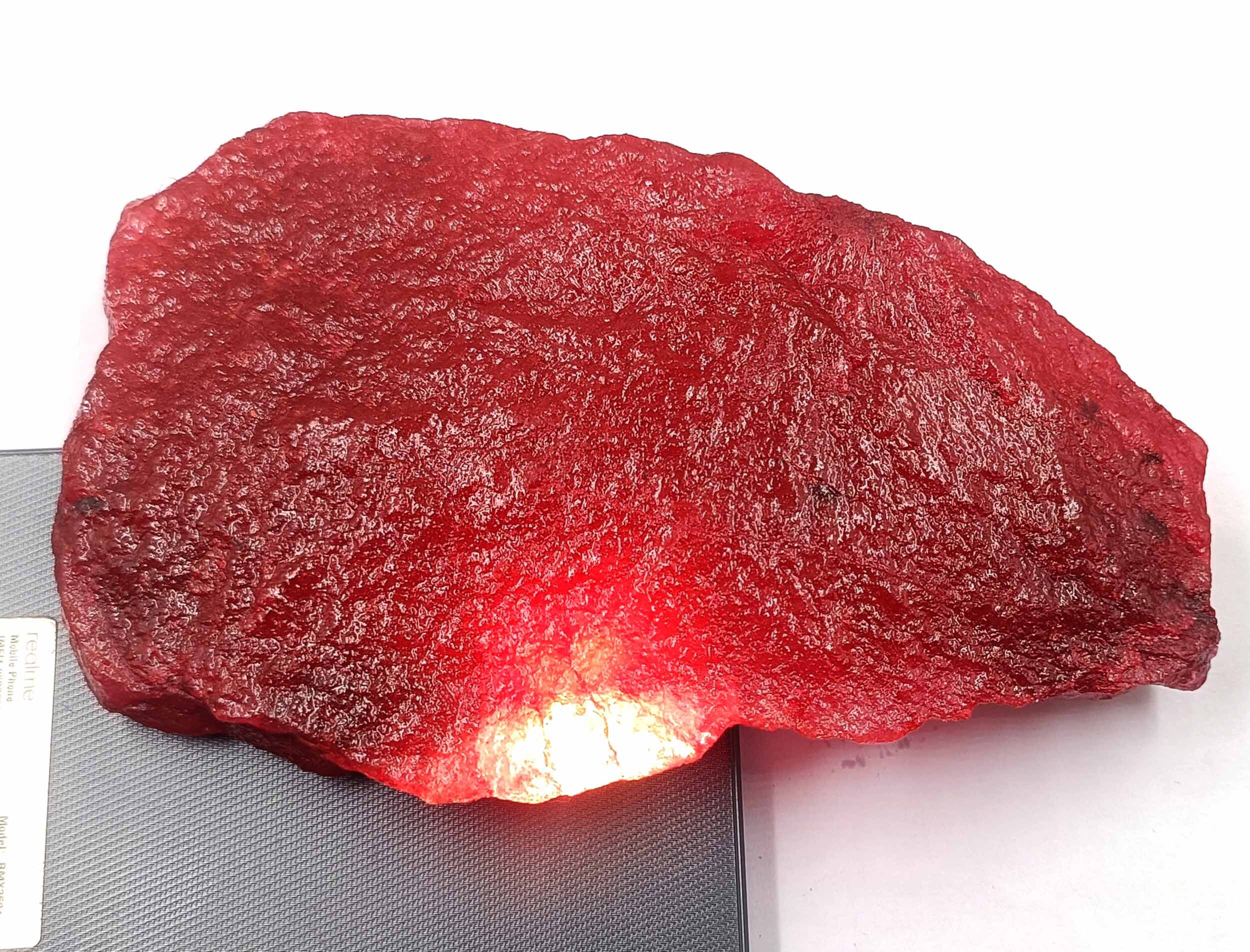 ルビー 1400-1450 カラット 天然レッドルビー カットされていない原石