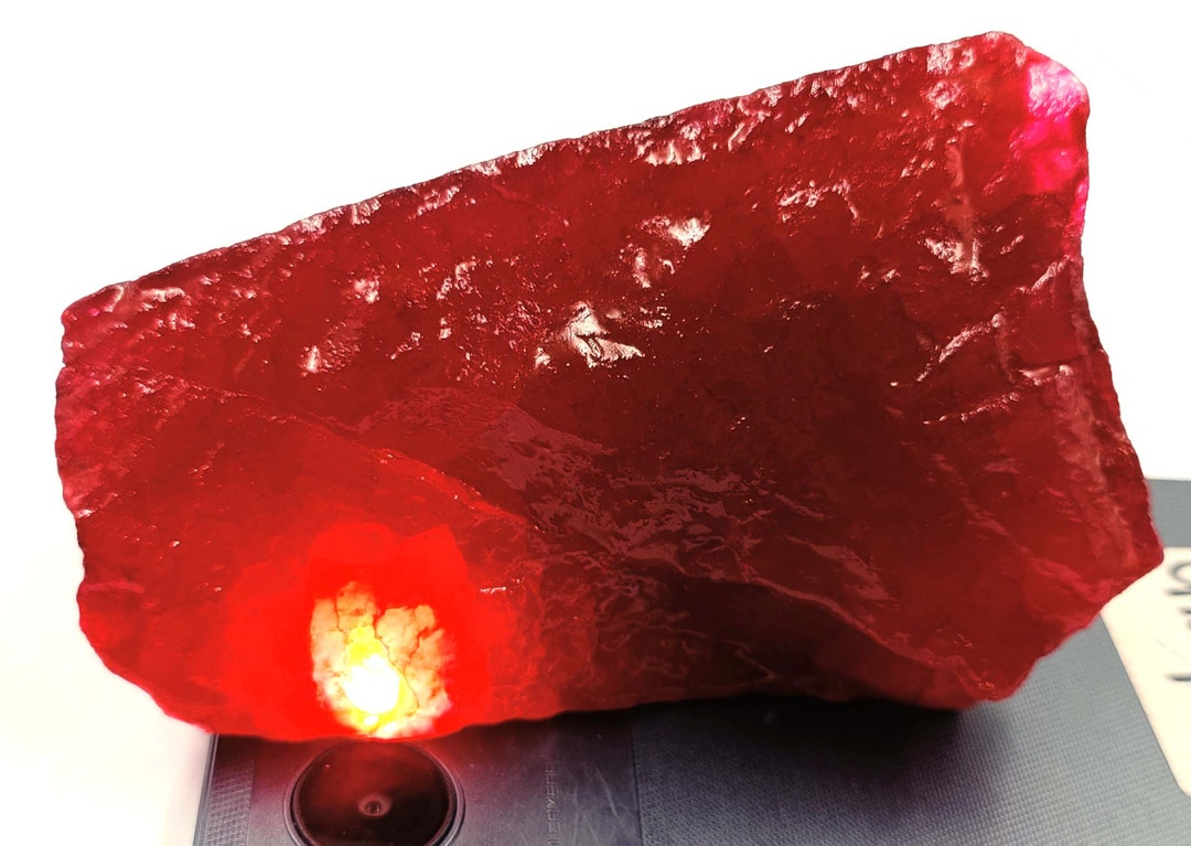 Rubis Rouge Naturel Géant - 3245.00 Carats, Certifié EGL, Origine Afrique, Pierre Semi-transparente