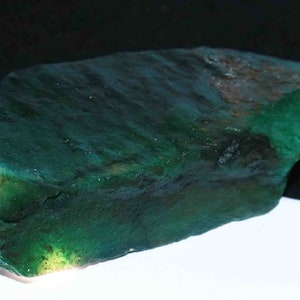 Emerald Fresh Offer 3225 Carat Certified Natural Green Emerald Gemstone Rough Shape Chunk 170x75x29 mm From Brazilian Loose Gemstone OKJ