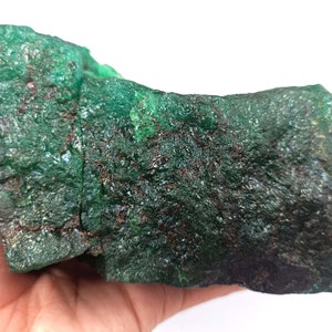 Exclusive Quality 3775 Carat Certified Natural Green Emerald Raw Healing Earth-Mined Rough Shape From Brazilian 133x85x42 mm Top Quality OKJ