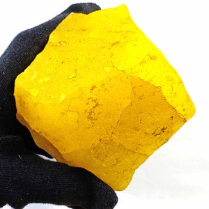 Saffier ruw natuurlijk Sri Lanka gele saffier ruw 3500-3600 karaat gecertificeerd geaard geaard ruw stuk Onbesneden genezing losse ruwe edelsteen JKJ
