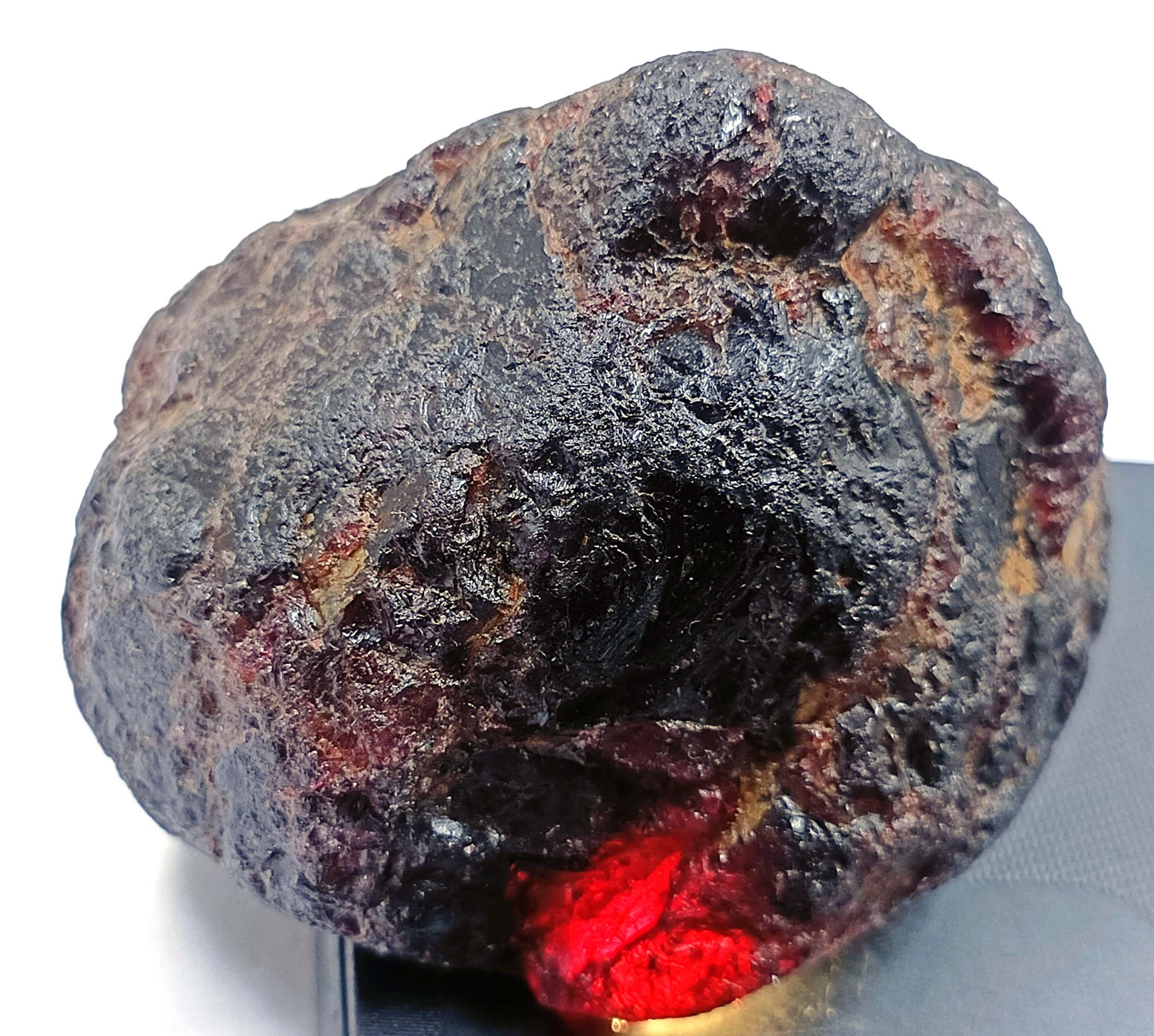 Red Alexandrite Natural 800-850 Carat From Russian Rough Stone