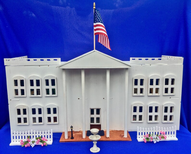 white house dollhouse