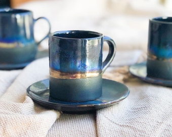 Schwarz, Blau & Gold Cup Set | Optional Untertasse | für Espresso oder arabischen/türkischen Kaffee | Matt, glänzend mit metallischem Streifen | Künstler Keramik