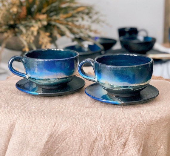 青い風景画の陶器カップ 手作りカプチーノカップ＆ソーサーセット：黒、青、金の光沢陶器