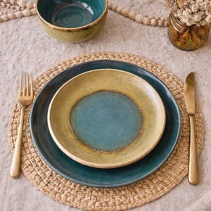 Blau, Sandy Olivgrün & Gold Geschirr Set | Einzigartiges Keramik Geschirr | Metallische Akzente | Spülmaschinen- und mikrowellengeeignet