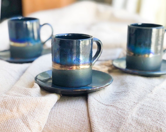 Tazza nera da caffè turco con sfumature di blu e oro a strisce lucide  metalliche Tazze artistiche in ceramica/ceramica con cottura a riduzione  fatta a mano -  Italia