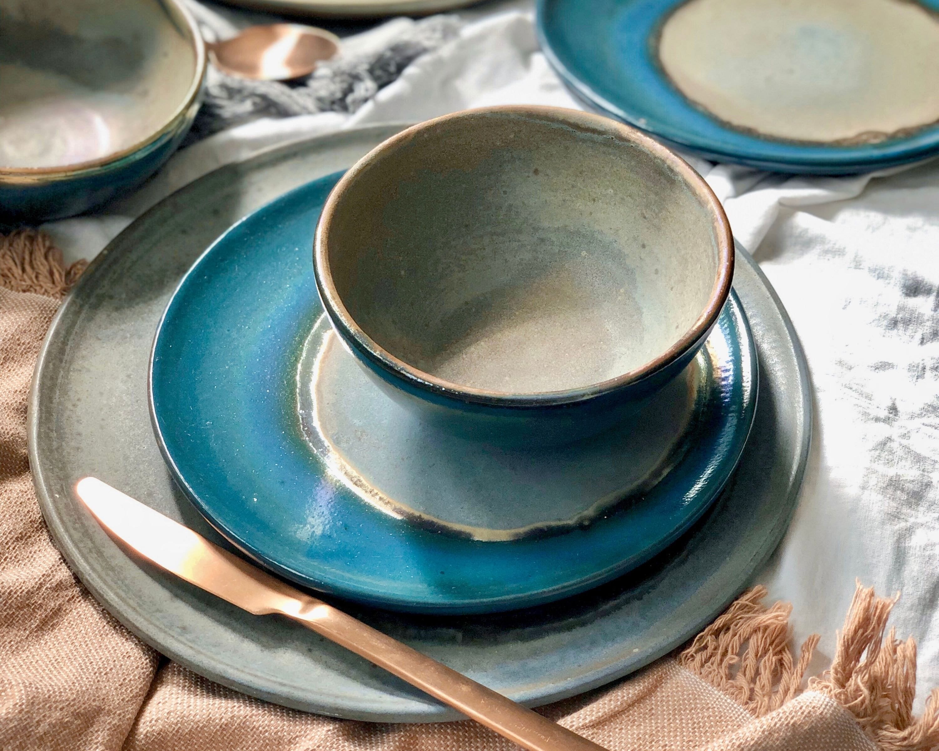 Hand-painted Green Emerald Fine Porcelain Dinnerware Set Luxurious Dining  Experience Gold Rim Made at High Temperature 