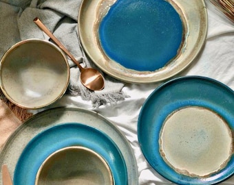 Handgefertigte Keramik Geschirr Set: Peacock Blue & Gold Luster