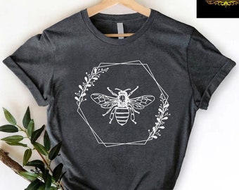 Bee Botanical Shirt, Bee T-Shirt, Nature Shirt,Bee Shirt Women,Summer Shirt, Beekeeper Shirt Gift,Insect Shirt,Earth Day Shirt,Bee Lover Tee