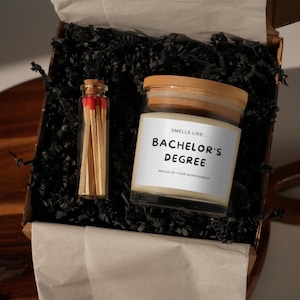 Bachelor-Abschluss-Kerzen-Geschenkbox für Sie, Schwester, Studenten - College-Grad-Geschenkkorb für Tochter, Freund, einen Grad heißer