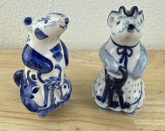 2 Gzhel Russian Hand Painted Blue & White Porcelain Mouse Figurines Keys Hat
