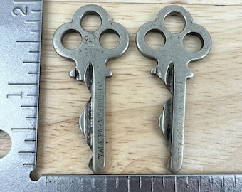 Vintage Yale & Towne Paracentric Keys Pair 3 Eyed Holes Antique USA