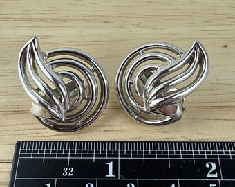 Trifari Vintage Silver Tone Swirl Circle Spiral Wave Clip On Earrings Signed