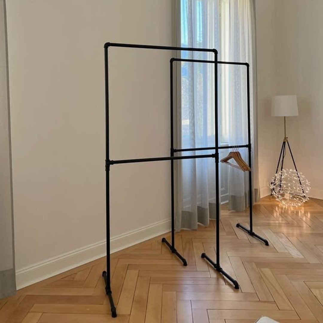Kleiderstander Aus Rohren