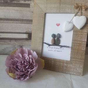 Friend pebble art gift, a true friend is a work of heart, special friend gift, birthday gift, wooden frame, wooden hearts, unique design