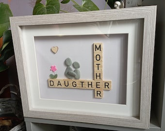 Mor och dotter med stenar, ram med Scrabble-bokstäver, mors dag-present, födelsedagspresent