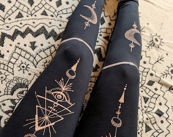 Flèche Lune. Leggings faits main. Pantalon de méditation yoga hippie bohème festival insolite Noël durable slow fashion. Cadeau pour femme