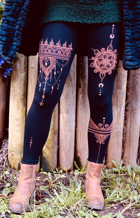 Sustainable yoga pants for curvy women by MANDALA