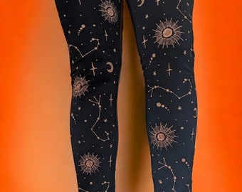 Leggings hechos a mano personalizados con signo estelar. Pantalones de meditación de yoga Hippy Boho Inusual Festival Navidad Moda lenta sostenible. Regalo para mujer