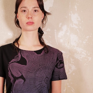 women Organic T-shirts black  Color Wood Grain Acacia