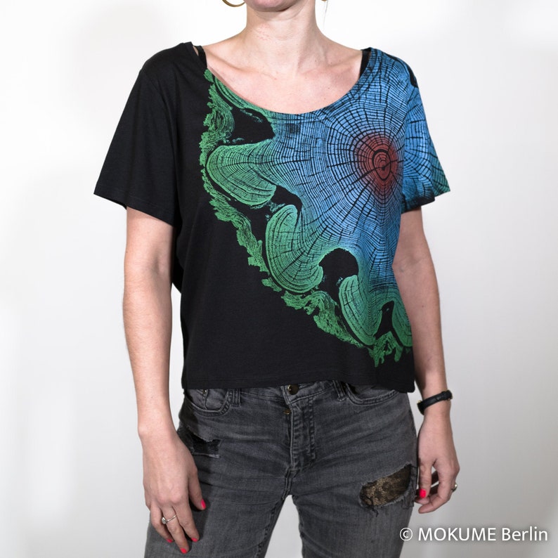 women EcoViscose T-shirts black Color print Wood Grain Acacia image 1