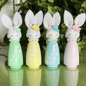 Easter Bunny Peg Doll with Flower Hat/Set of 4 Pastel Peg Bunnies/Hand-painted Wooden Dolls/Miniature Dolls/Easter Decor/Imaginative Play