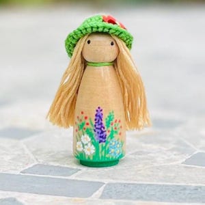 Summer Flower Peg Doll Girl/Hand-Painted 2” Peg Doll/Magical Peg Doll Friend/Flower Peg Doll/ Imaginative Play/Unique Doll/Keepsake Doll