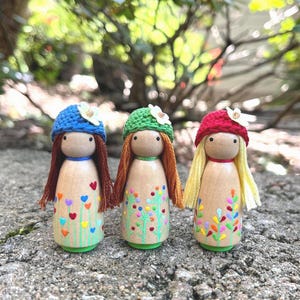 Summer Flower Peg Doll Girl/Hand-Painted 2” Wooden Doll/Peg Doll Friend/Imaginative Play/Art Doll/Keepsake Doll/Collectible Doll/Pocket Doll