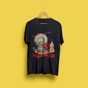 T-shirt unisex realizzata con una vecchia locandina francese del film “Il mago di Oz”, del 1946.