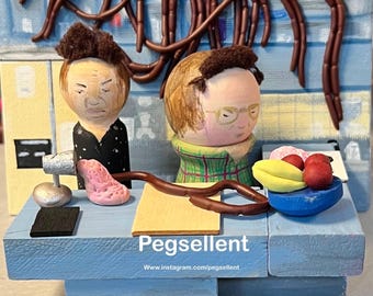 Seinfeld, Kramer y Newman haciendo salchichas