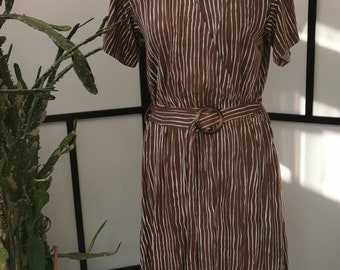 Vintage style dress, midi dress, striped dress, dress with belt, retro look, vintage style, casual wear, wrap dress, summer wear