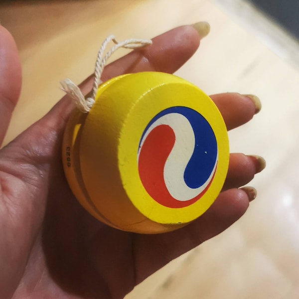 Vintage 90s wooden yo-yo toy, Pepsi design