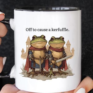 Aus eine Kerfuffle Frosch-Tasse zu verursachen | Mittelalterliche Castlecore Geschenk, Akzent Kaffeetasse 11oz 15oz