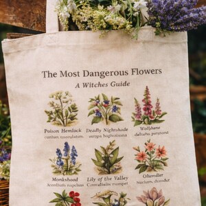 Witchy Botanical Tote Bag – Vintage Farliga Blommor Art Market Bag bild 1
