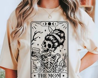 Camiseta con la carta del tarot de la mamá esqueleto, camiseta Bella Canvas color café