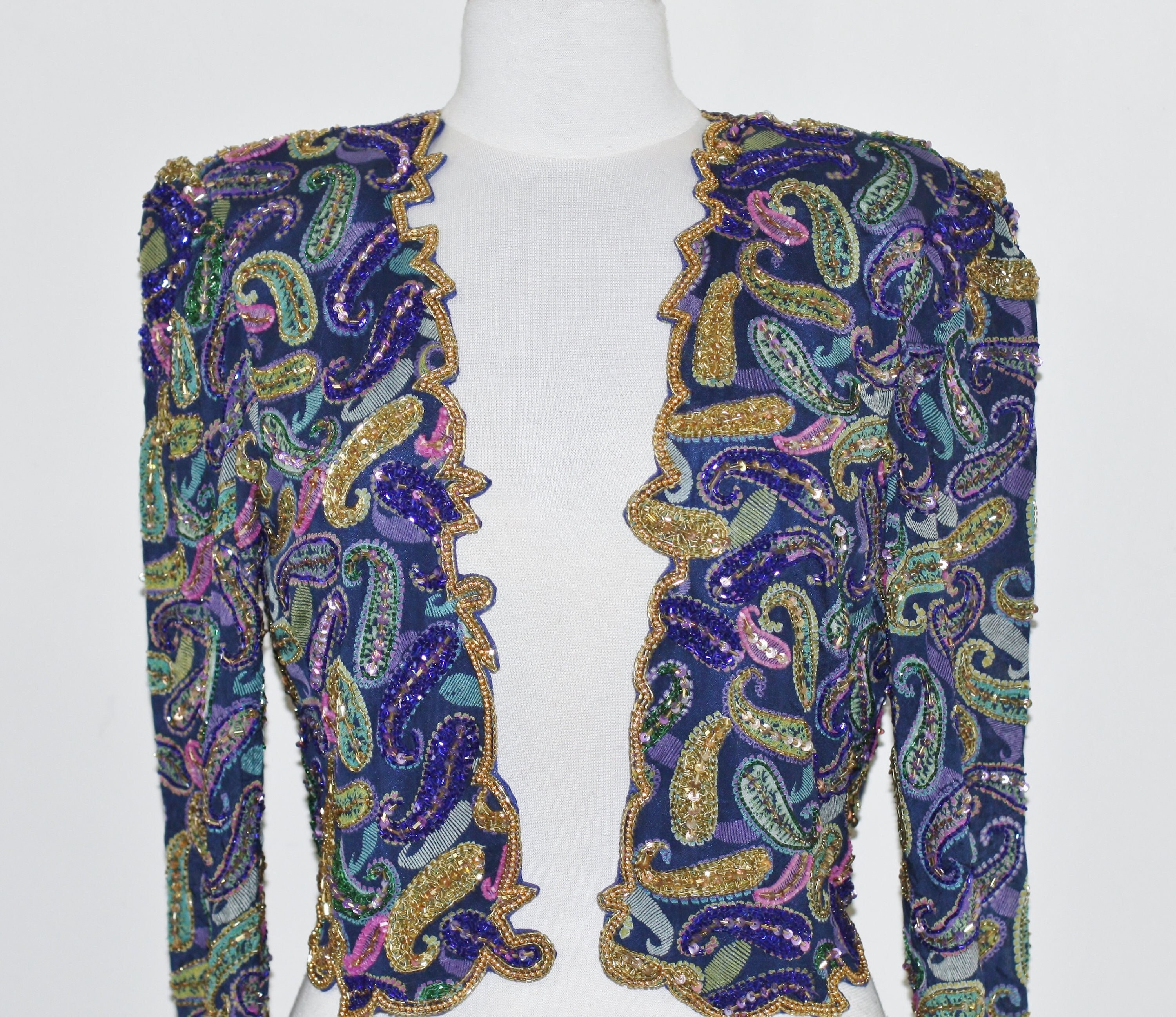 JTRIMMING Vintage Bolero Jacke Handarbeit Perlen & Pailletten und Handdruck Auf Seide Style 2093